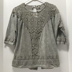 Gimmicks by BKE Distressed Army Green / Gray Blouse w/ Embroidered Lace …